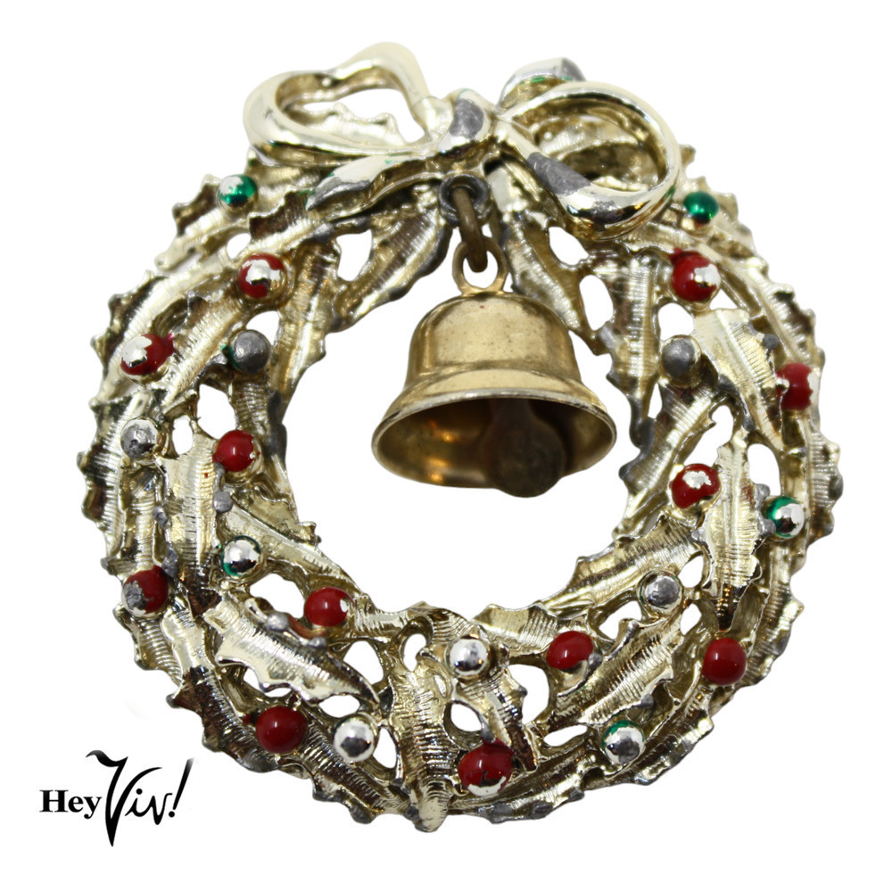 Vintage Holiday Christmas Wreath Pin w Bell Gold Metal w Enamel 1.75" - Hey Viv
